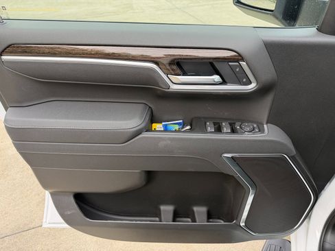 New 2026 GMC Sierra 1500 SLE w/ Max Trailering Package image 9