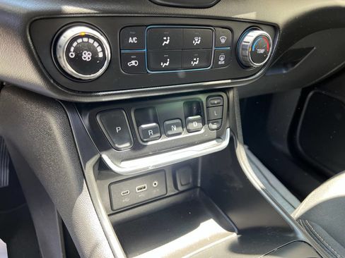 Used 2020 GMC Terrain SLE image 30