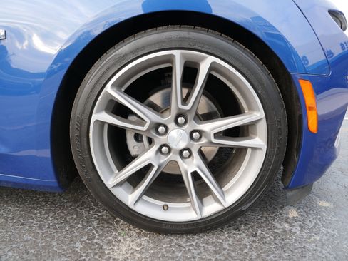 Used 2021 Chevrolet Camaro LT w/ RS Package image 10