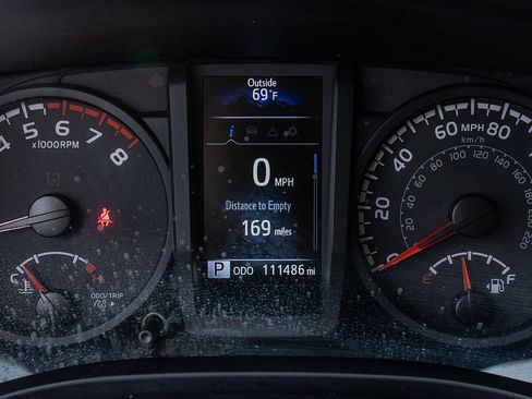 Used 2022 Toyota Tacoma SR w/ SR Convenience Package image 28