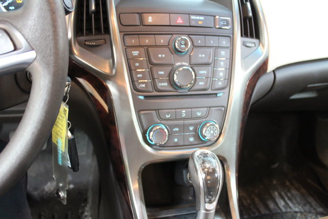 Used 2013 Buick Verano FWD image 17