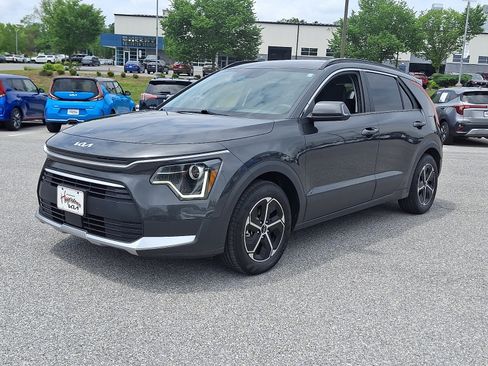 Certified 2024 Kia Niro EX FWD image 3