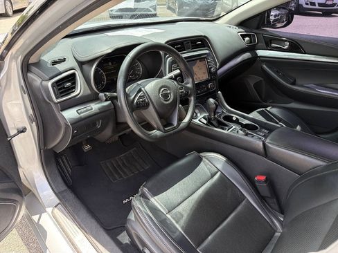 Used 2021 Nissan Maxima 3.5 SV w/ Floor Mat Group FWD image 11
