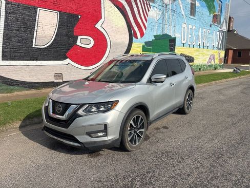 Used 2017 Nissan Rogue SL w/ SL Premium Package FWD image 2