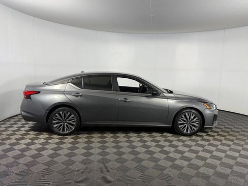 Used 2025 Nissan Altima 2.5 SV FWD image 10