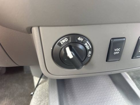 Used 2011 Nissan Frontier SV AWD/4WD image 26