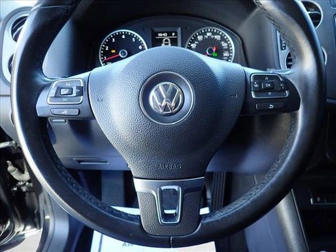 Used 2018 Volkswagen Tiguan Limited w/ Premium Package AWD/4WD image 10