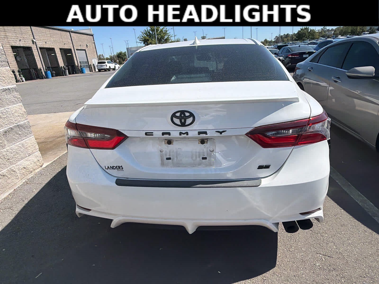 Used 2022 Toyota Camry SE FWD image 5