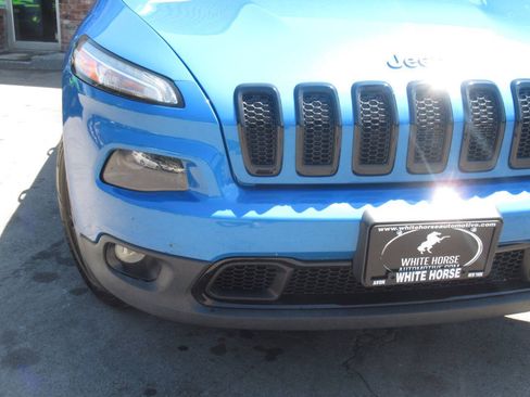 Used 2018 Jeep Cherokee Latitude w/ Altitude Package AWD/4WD image 3