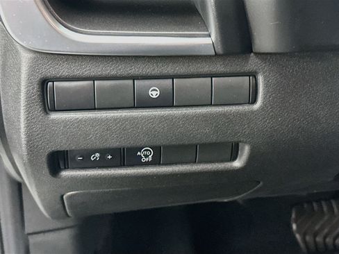 Used 2023 Nissan Rogue SV AWD/4WD image 17