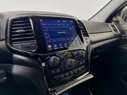 Certified 2021 Jeep Grand Cherokee Laredo X image 17