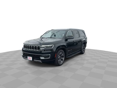 Used 2024 Jeep Wagoneer L Series III w/ Flexible Seating Group AWD/4WD image 4