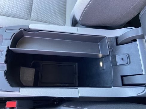 Used 2024 GMC Terrain SLE w/ Driver Convenience Package FWD image 42