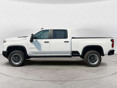 Used 2024 Chevrolet Silverado 2500 ZR2 w/ Technology Package AWD/4WD image 8