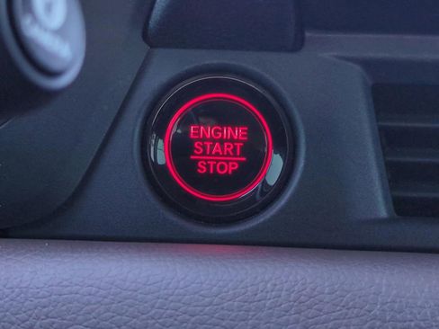 Used 2025 Honda Pilot Elite image 24