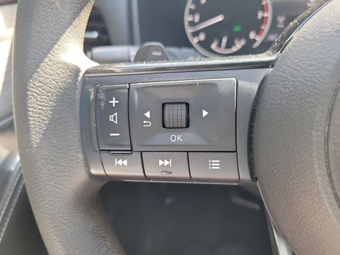 Used 2023 Nissan Rogue SV FWD image 28