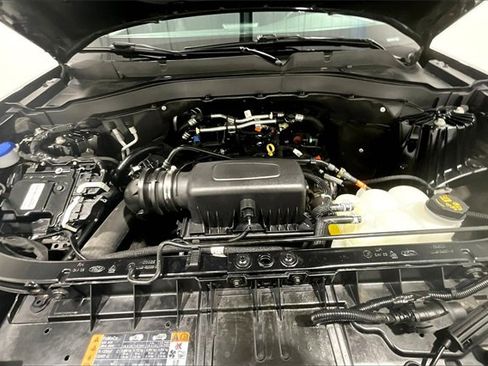 Used 2023 Ford Explorer XLT image 32