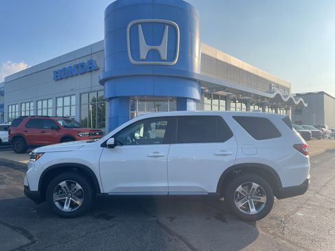 New 2025 Honda Pilot EX-L image 9