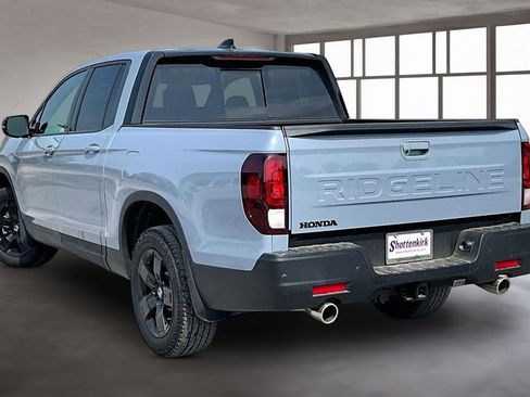 New 2026 Honda Ridgeline Black Edition image 3