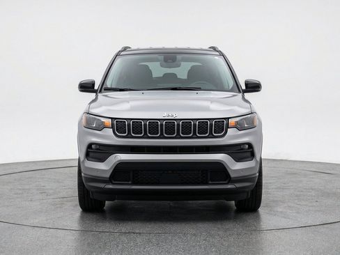 Used 2025 Jeep Compass Limited AWD/4WD image 2