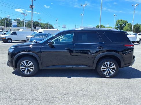 Used 2025 Nissan Pathfinder SL AWD/4WD image 7