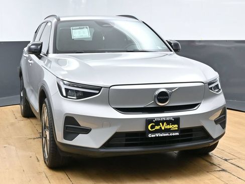 Used 2025 Volvo EX40 Core AWD/4WD image 47