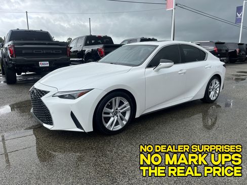 Used 2023 Lexus IS 300 w/ Comfort Package RWD image 6