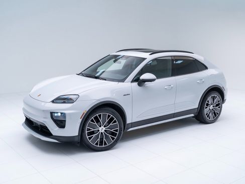 Certified 2025 Porsche Macan Electric image 1