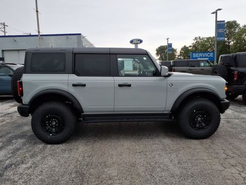 New 2026 Ford Bronco Outer Banks w/ Sasquatch Package AWD/4WD image 2