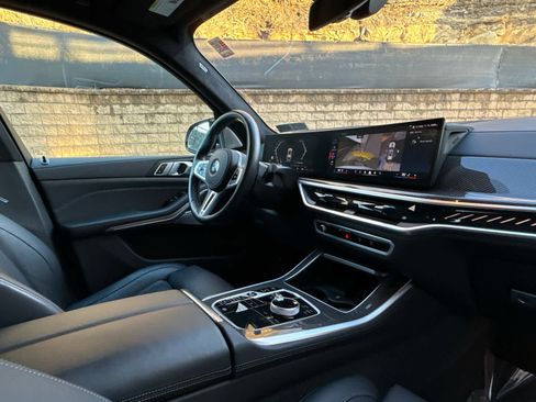 Certified 2025 BMW X5 M60i w/ Executive Package image 8