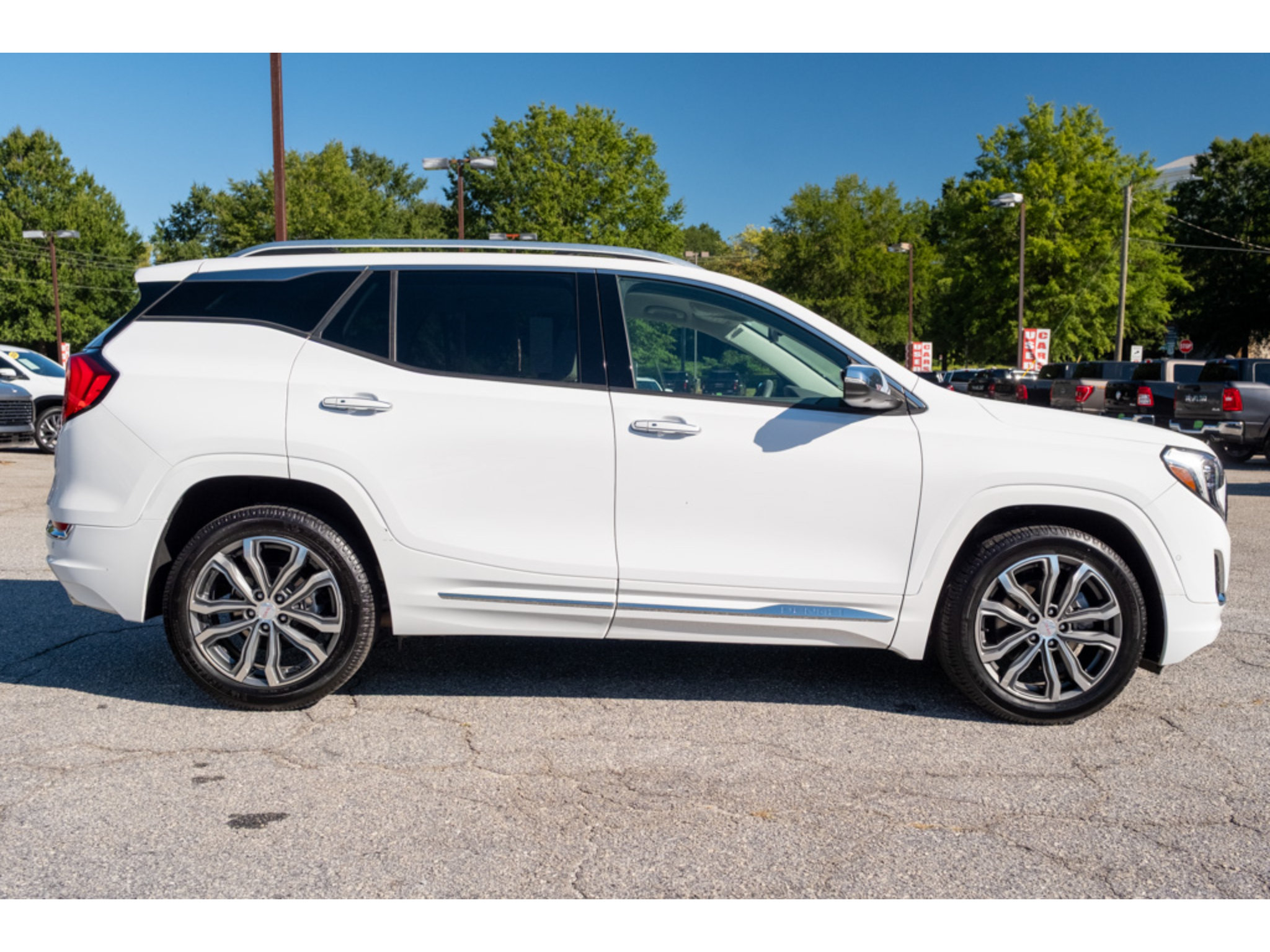 Used 2019 GMC Terrain Denali w/ Advanced Safety Package FWD image 9