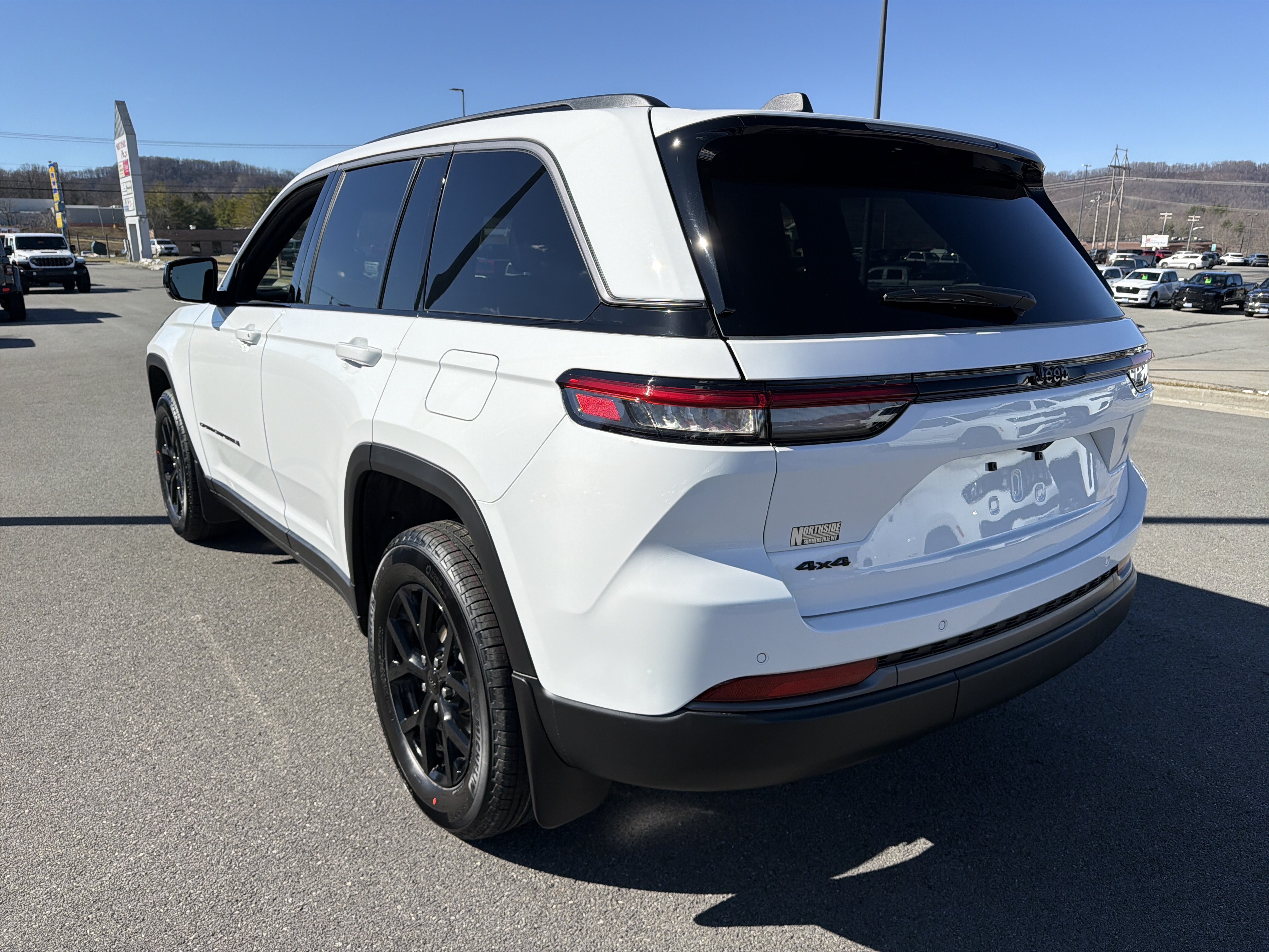 New 2026 Jeep Grand Cherokee Altitude AWD/4WD image 8