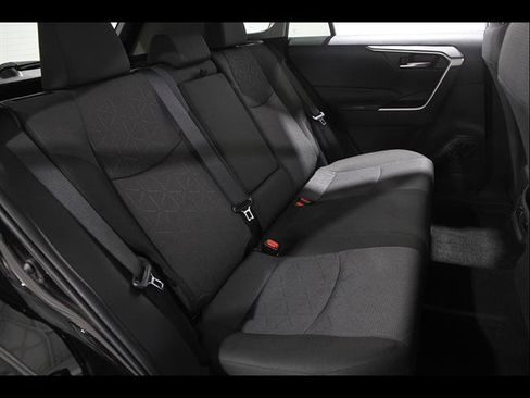Used 2025 Toyota RAV4 XLE FWD image 18