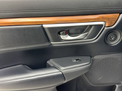Used 2018 Honda CR-V Touring image 40
