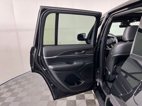 Used 2025 Jeep Grand Cherokee Limited AWD/4WD image 39