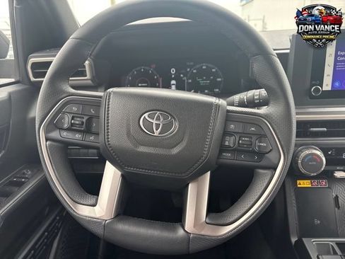 Used 2025 Toyota 4Runner TRD Off-Road AWD/4WD image 13