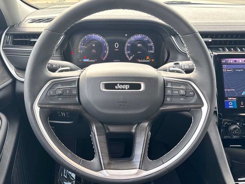 Used 2023 Jeep Grand Cherokee Limited w/ Luxury Tech Group II AWD/4WD image 21