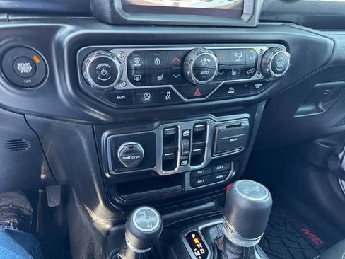 Used 2022 Jeep Wrangler Unlimited Sahara AWD/4WD image 23