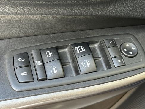 Used 2019 Jeep Cherokee Latitude Plus AWD/4WD image 13