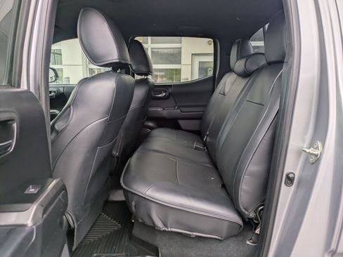Used 2019 Toyota Tacoma TRD Off-Road AWD/4WD image 28