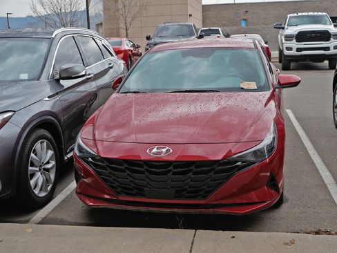 Used 2023 Hyundai Elantra SEL w/ Convenience Package image 1