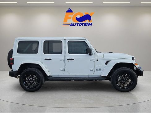 Used 2022 Jeep Wrangler Unlimited Sahara AWD/4WD image 6