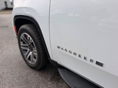 Used 2024 Jeep Wagoneer Series II w/ Flexible Seating Group RWD image 29