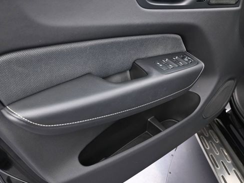 Certified 2022 Volvo XC60 B5 R-Design w/ Advanced Package image 12