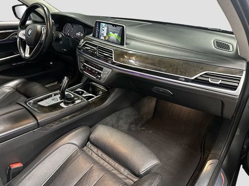 Used 2016 BMW 750i xDrive image 31