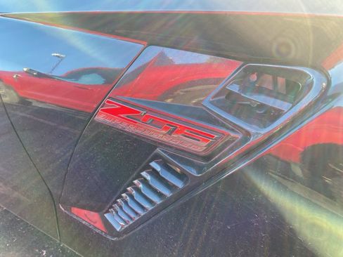 Used 2015 Chevrolet Corvette Z06 w/ 3LZ Preferred Equipment Group image 3