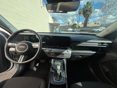 Used 2025 Hyundai Kona SEL image 33