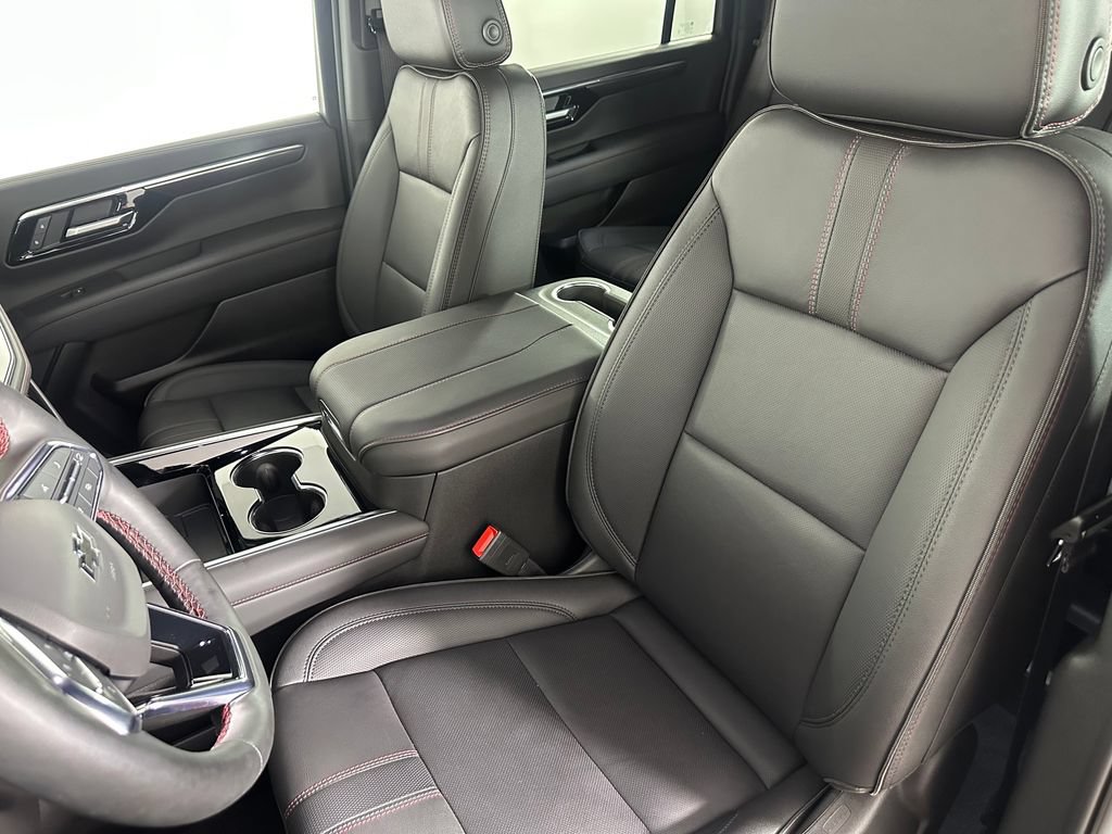Used 2026 Chevrolet Suburban RST w/ Comfort Package AWD/4WD image 24