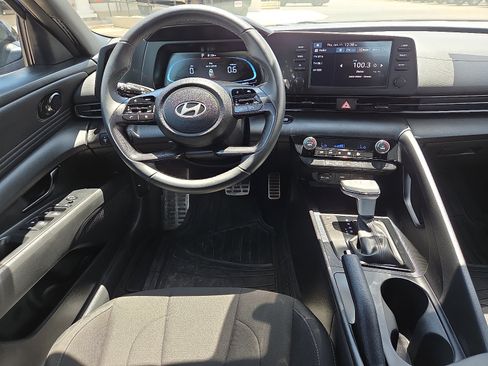 Used 2025 Hyundai Elantra Sport FWD image 8