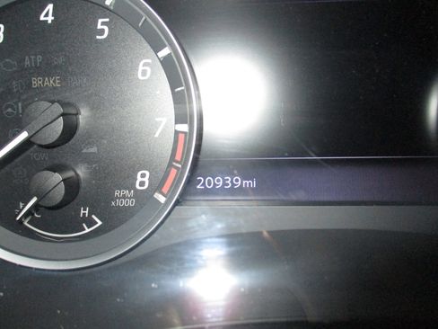 Used 2024 Nissan Frontier SL w/ Technology Package AWD/4WD image 19